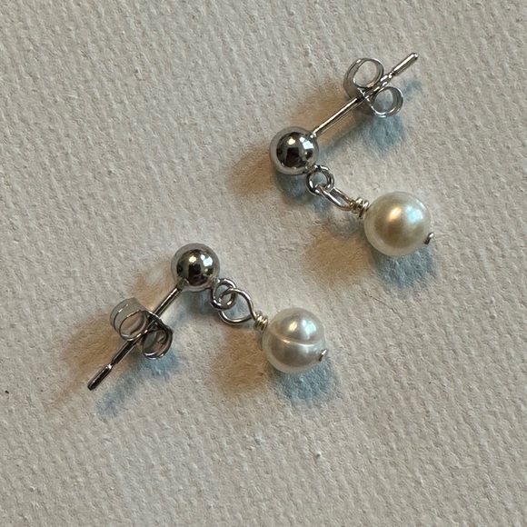White Freshwater Cultured Pearl Post Earrings with Butterfly Backs - Picture 4 of 4